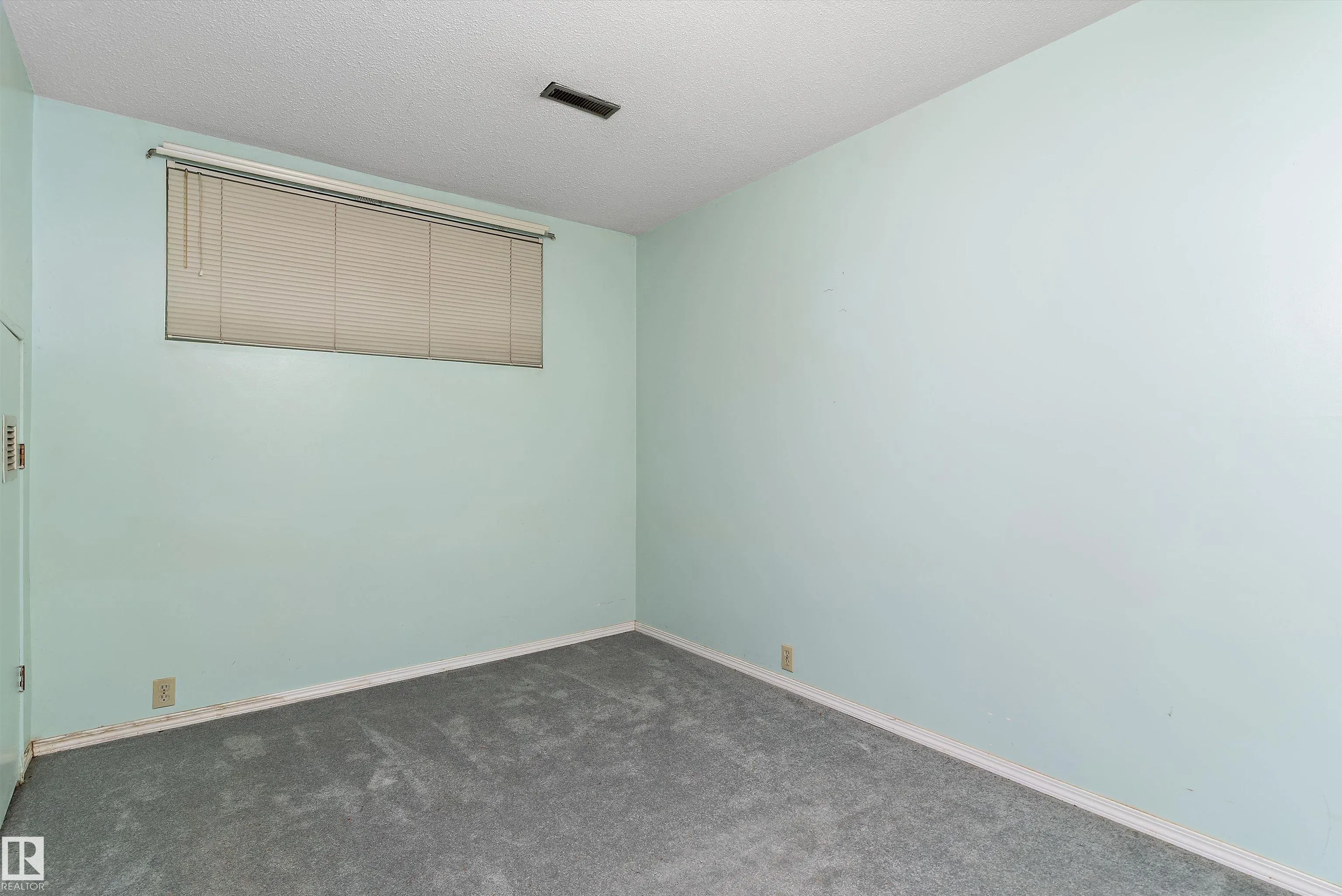 2 GREENBRIER Crescent
