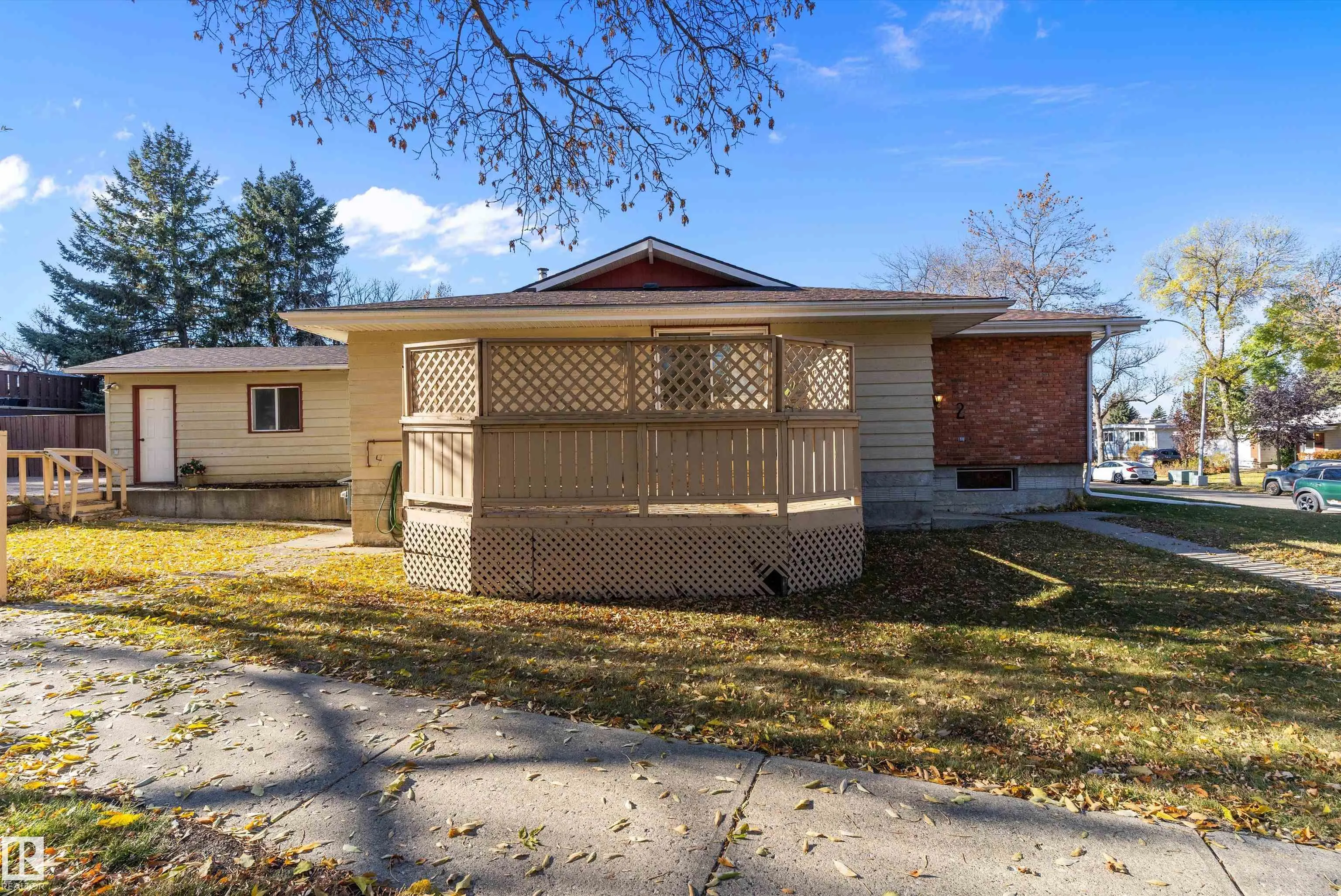 2 GREENBRIER Crescent