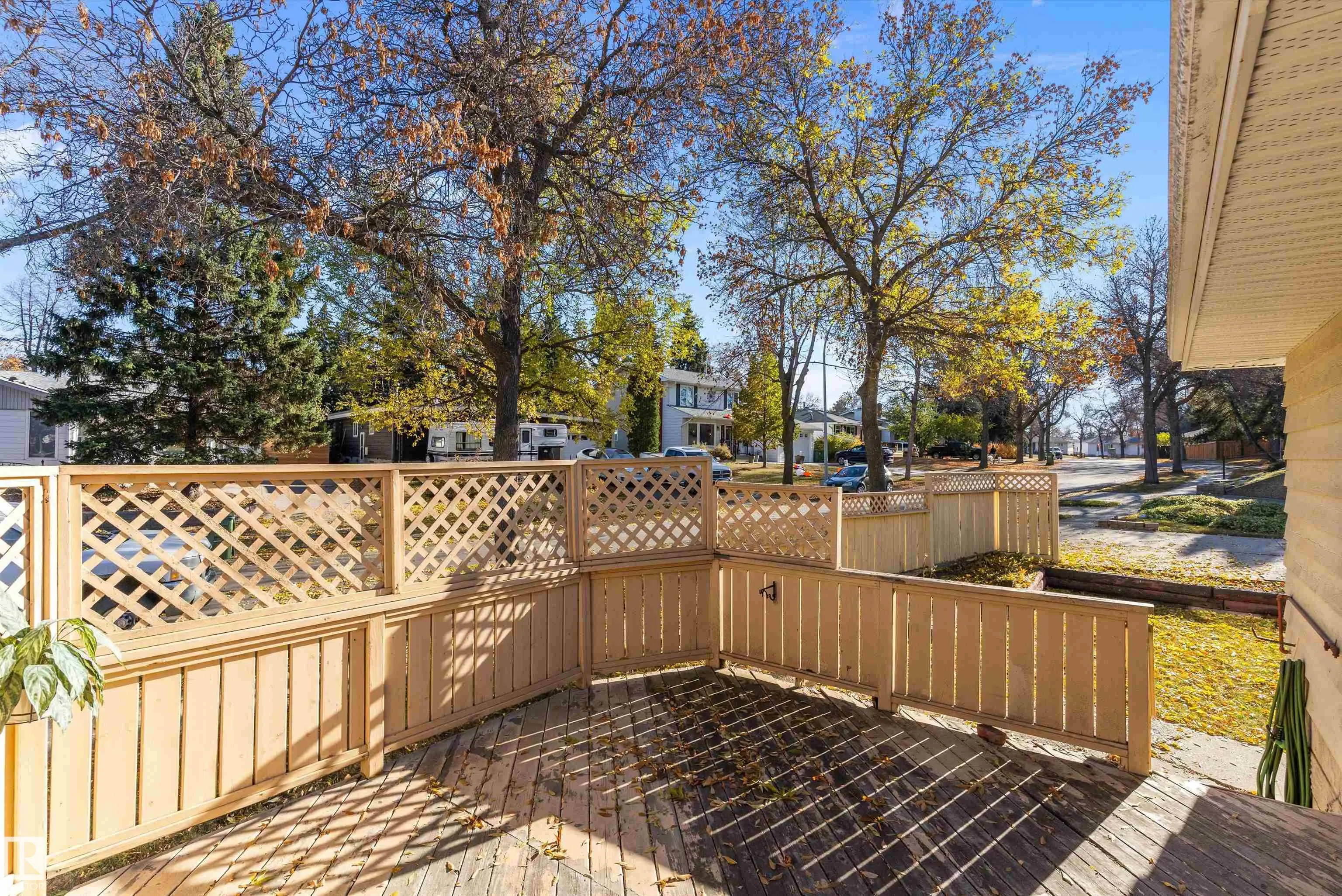 2 GREENBRIER Crescent