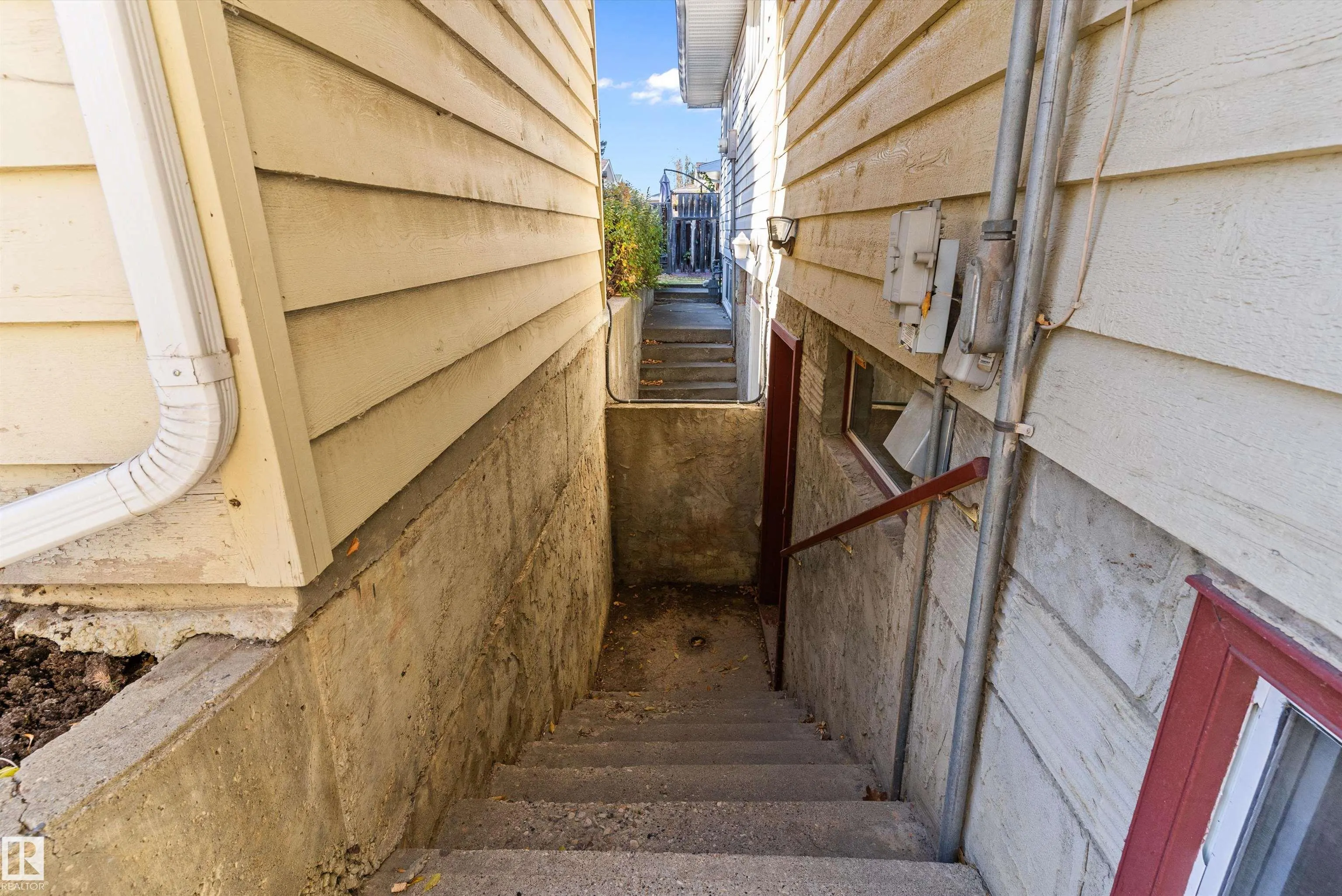 2 GREENBRIER Crescent