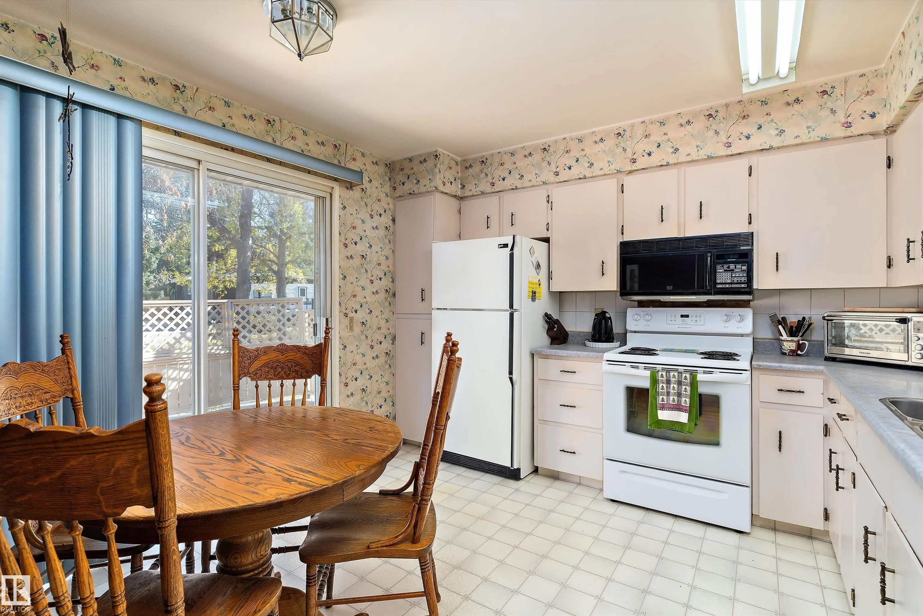 2 GREENBRIER Crescent