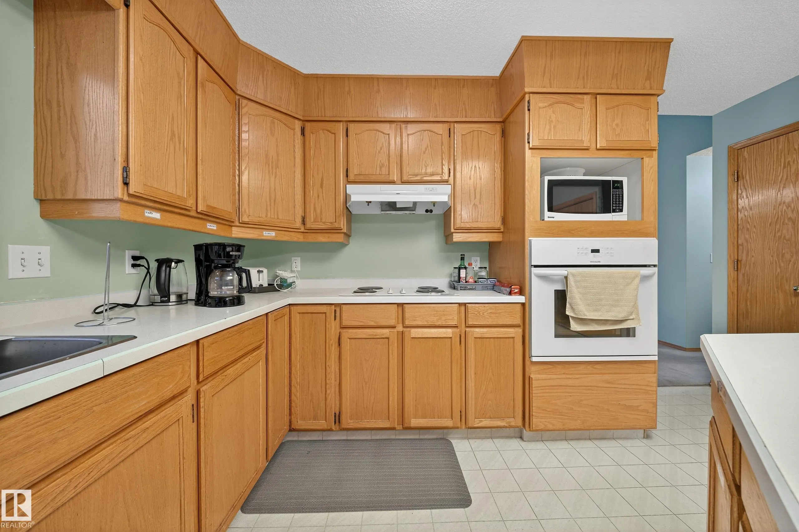 10 ALTON DR