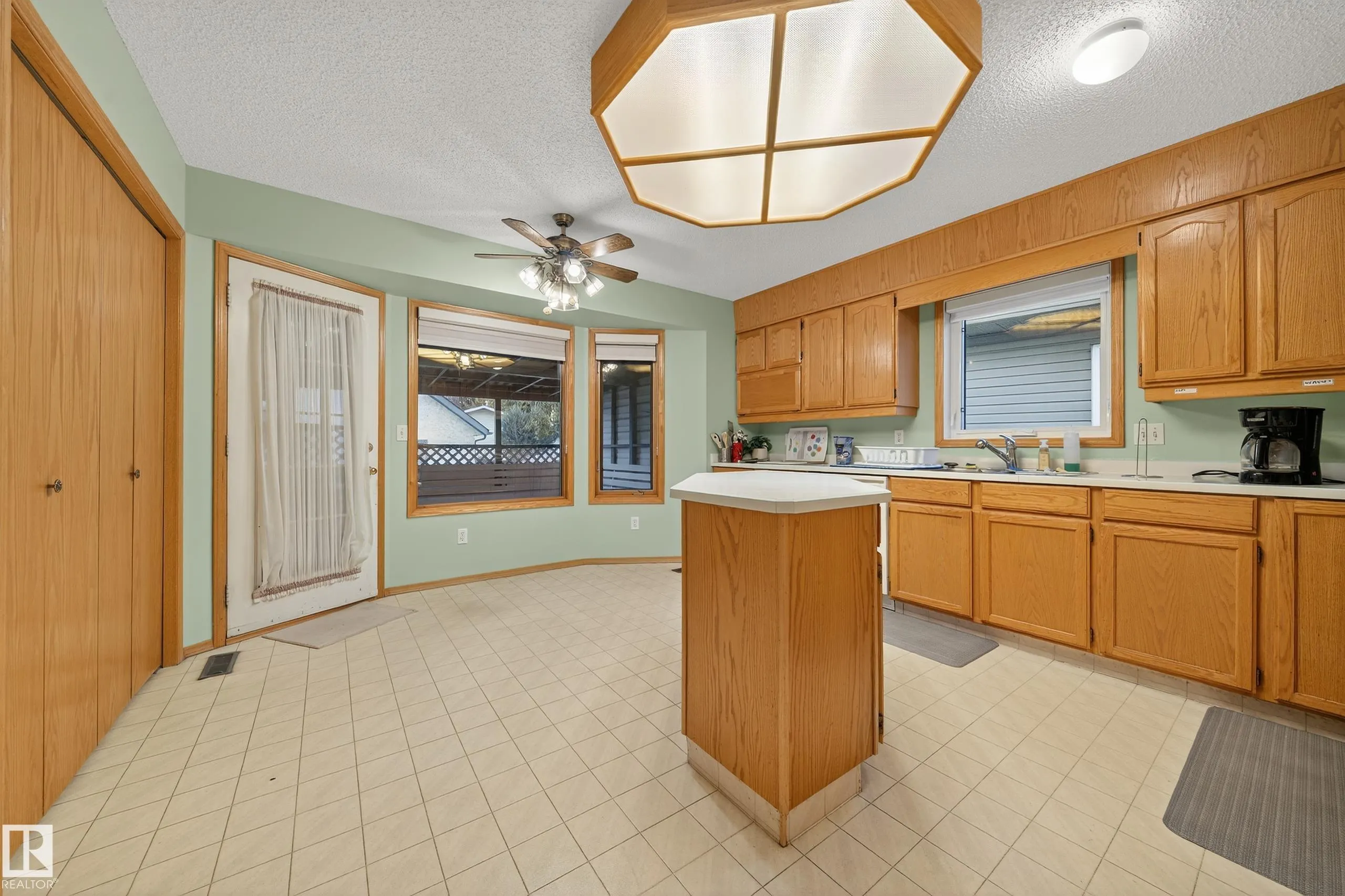 10 ALTON DR