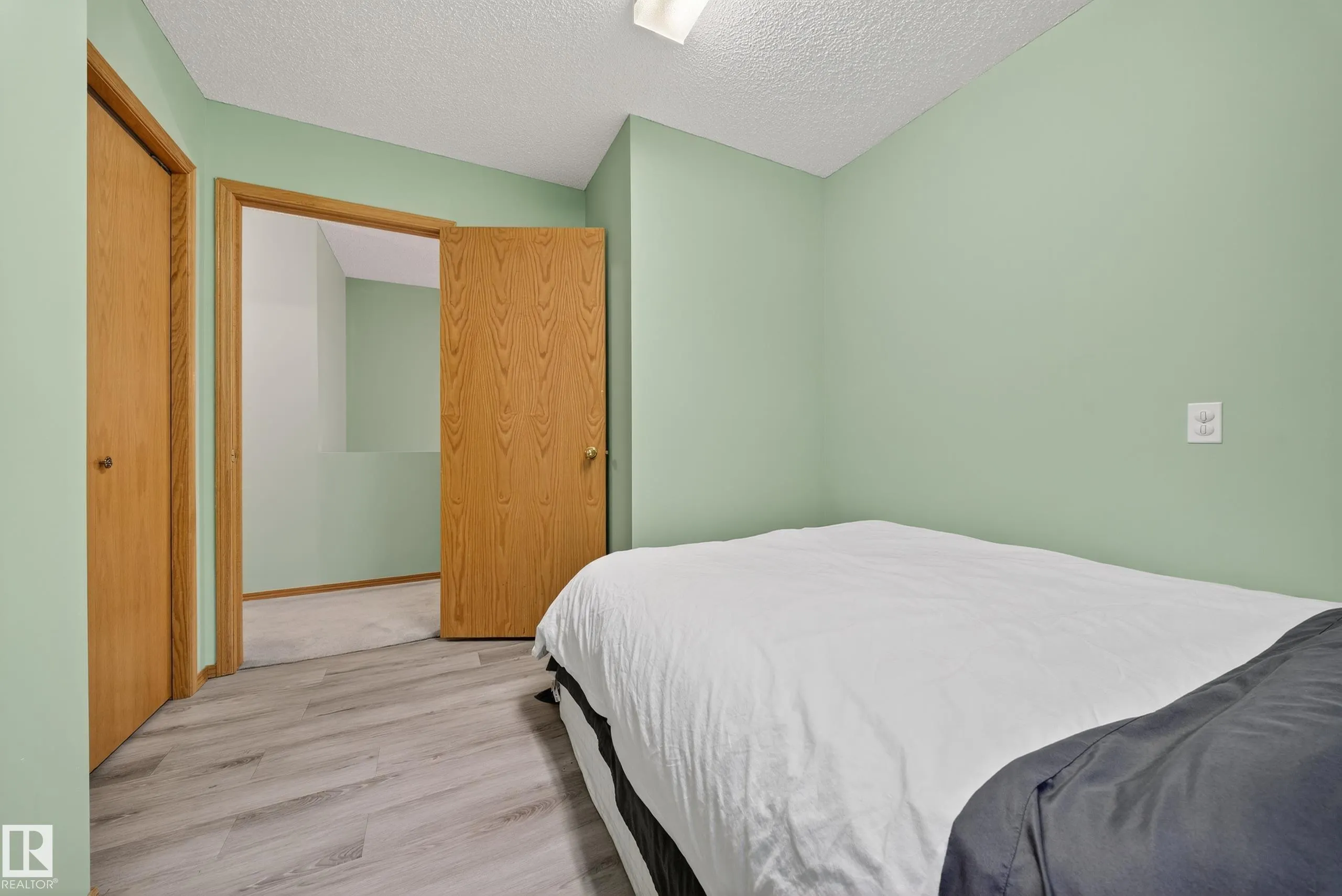 10 ALTON DR