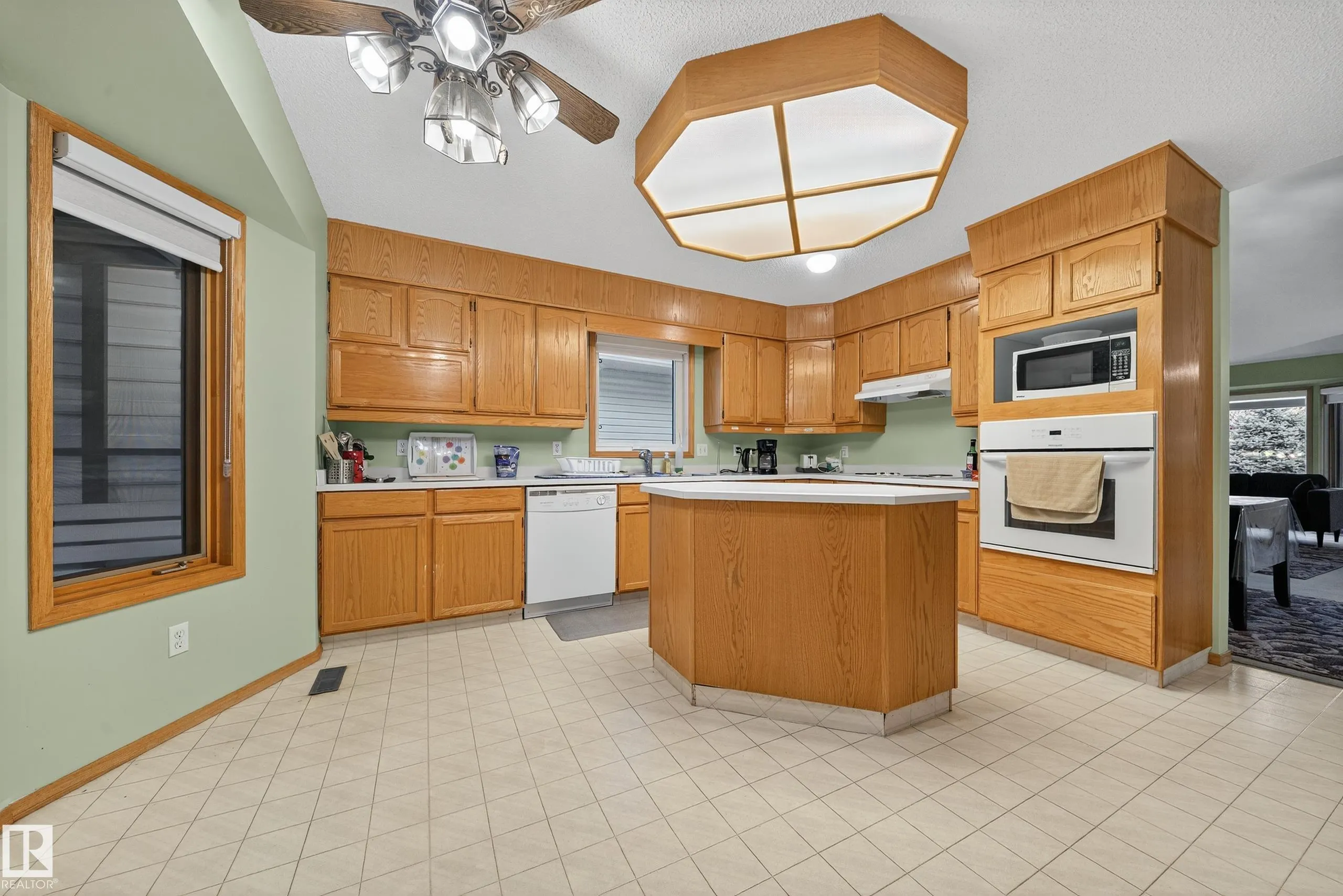 10 ALTON DR
