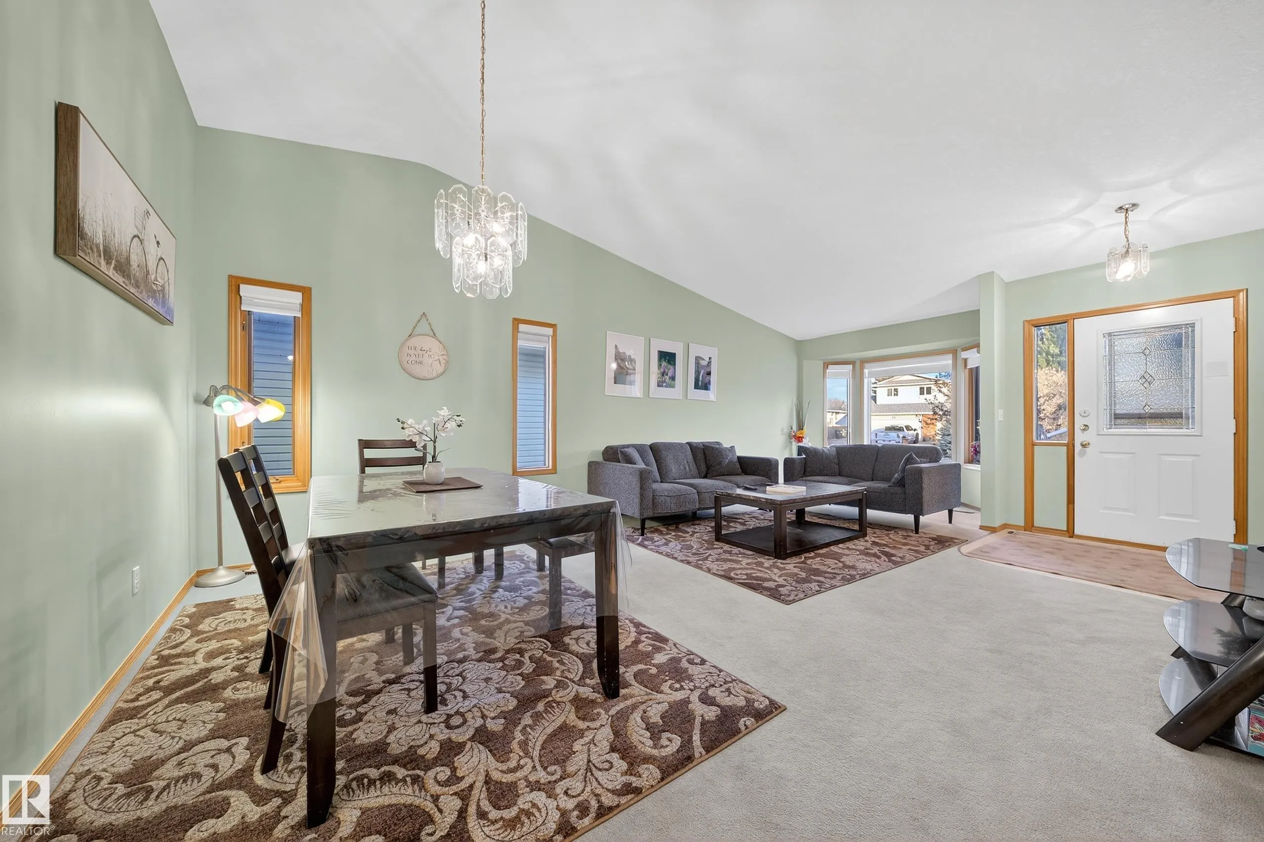 10 ALTON DR