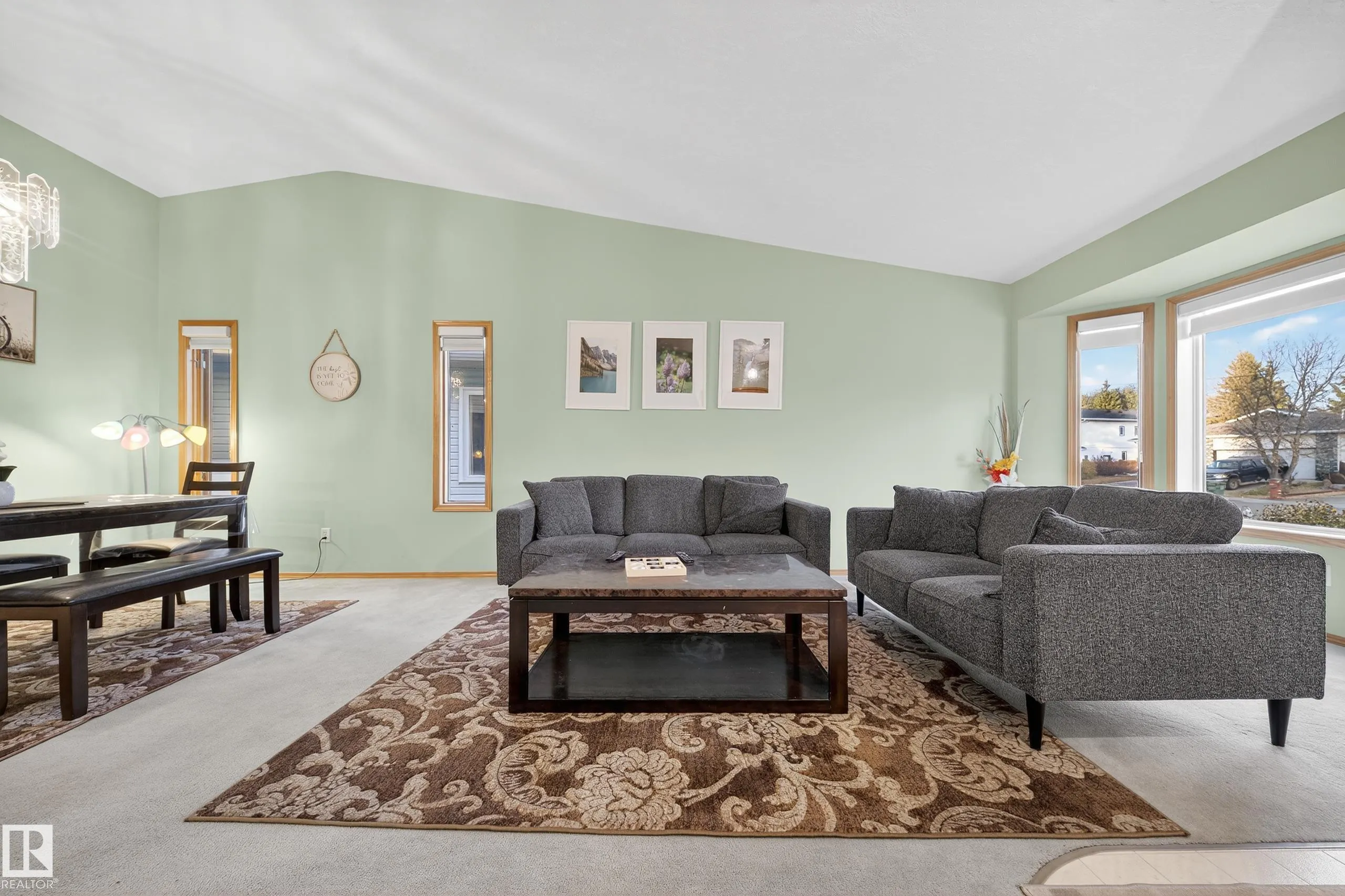 10 ALTON DR