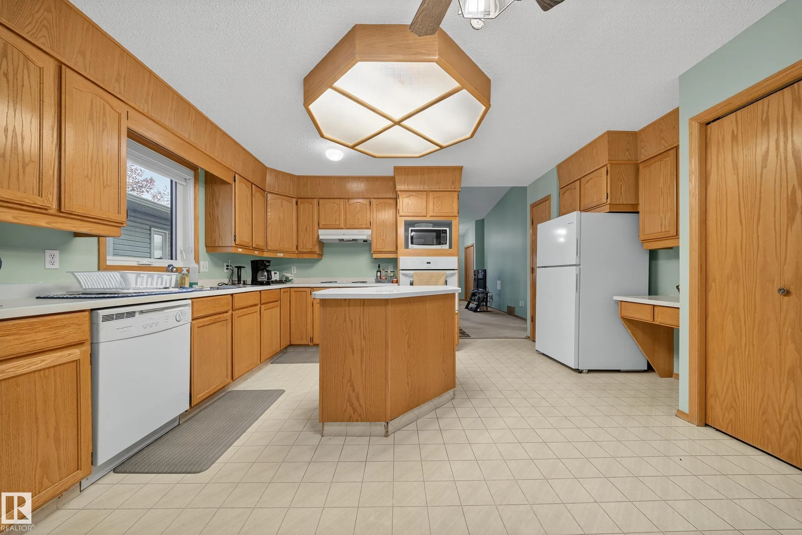 10 ALTON DR