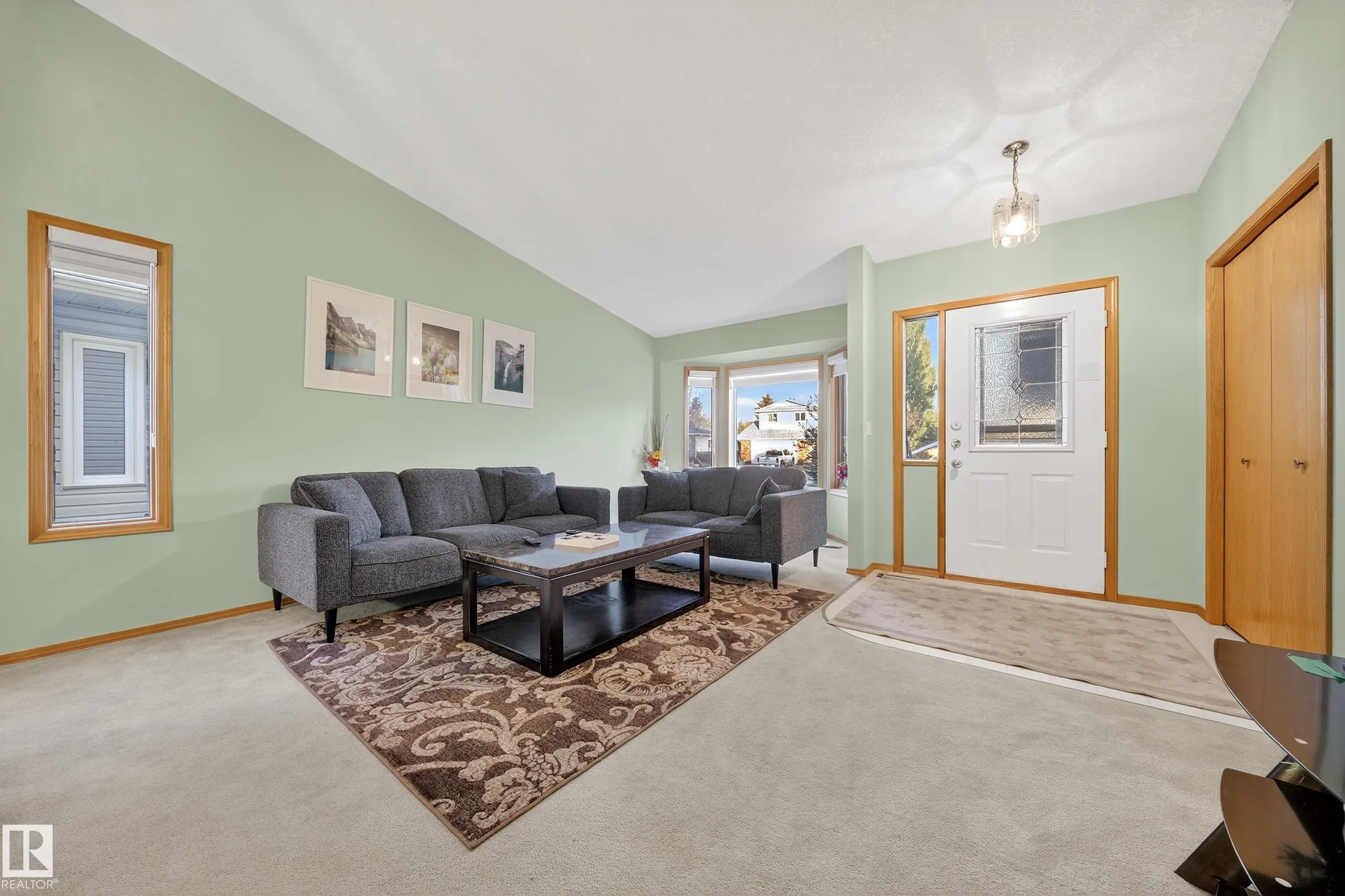 10 ALTON DR
