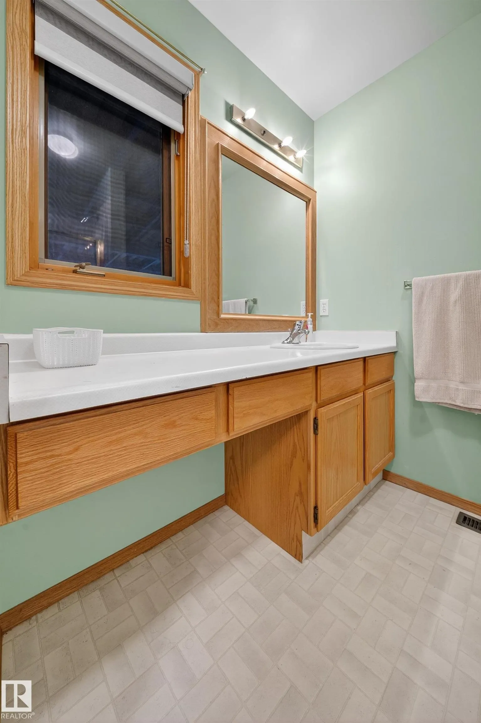 10 ALTON DR