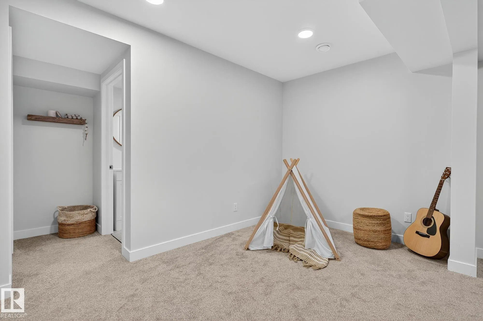 1467 GOODSPEED Lane