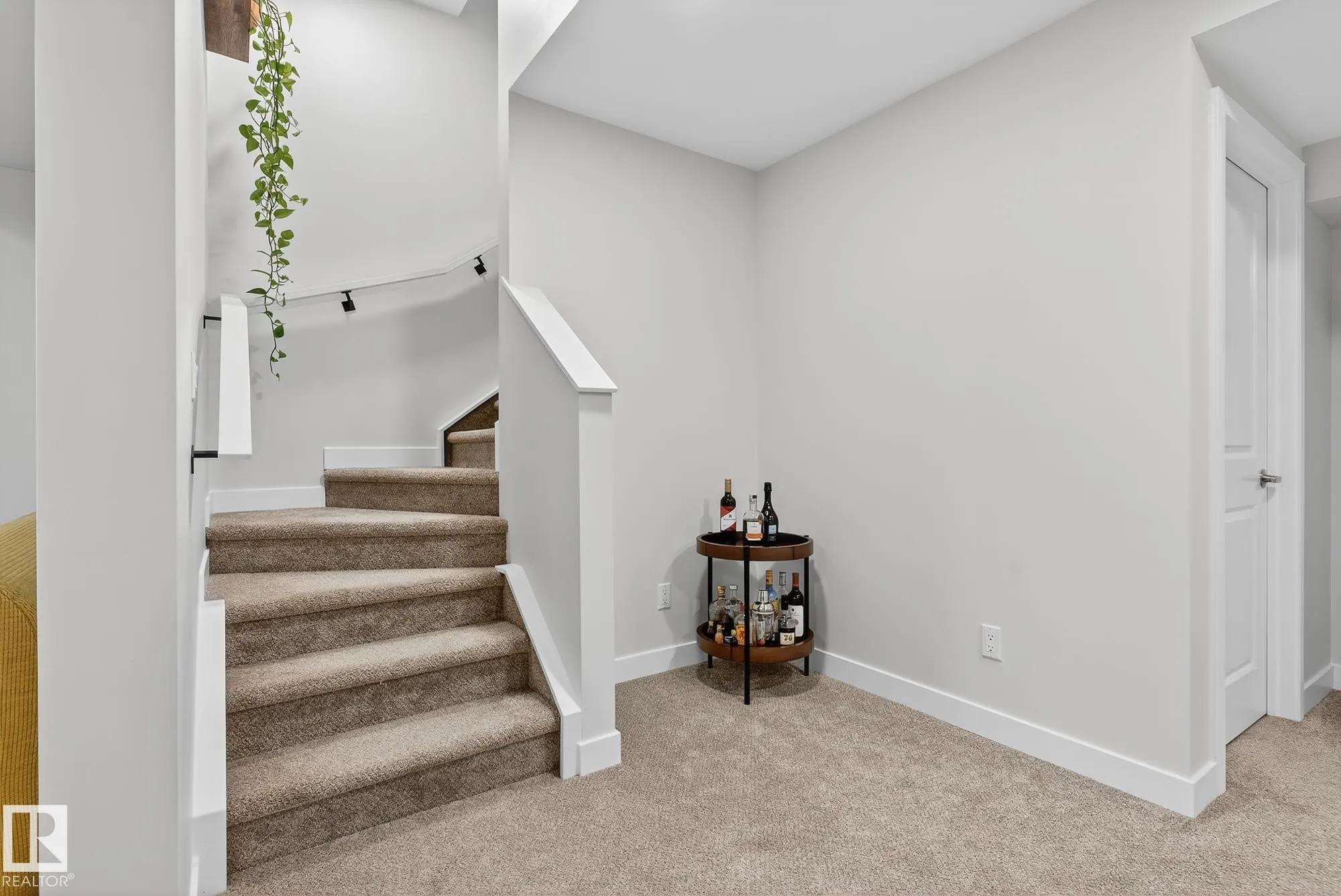 1467 GOODSPEED Lane