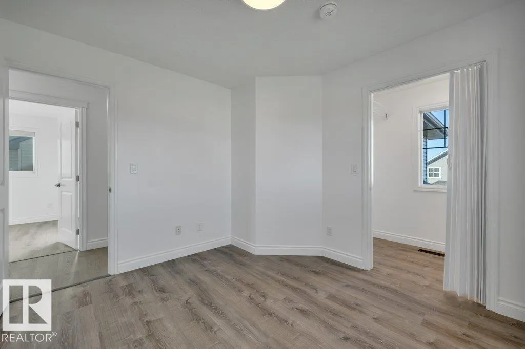 1 SOUTHFORK Close