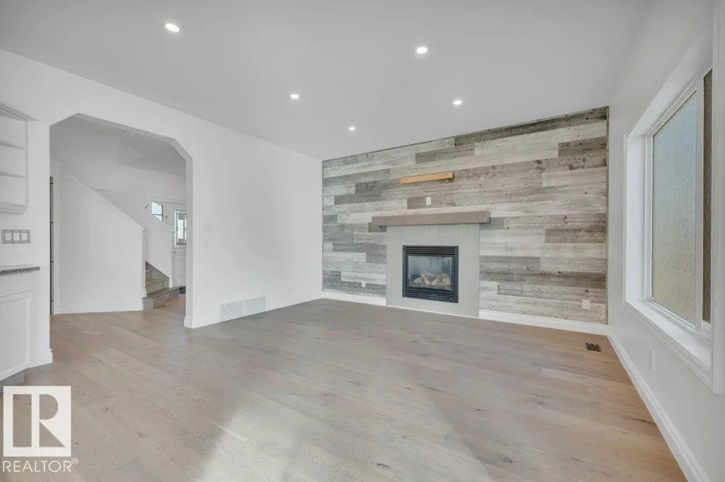 1 SOUTHFORK Close