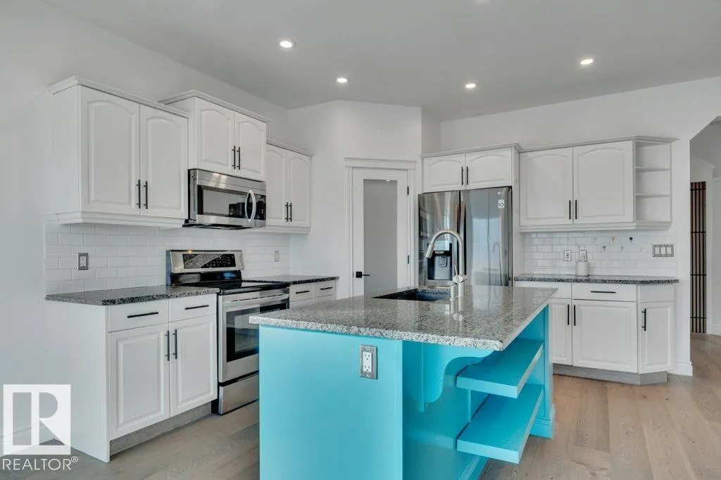 1 SOUTHFORK Close