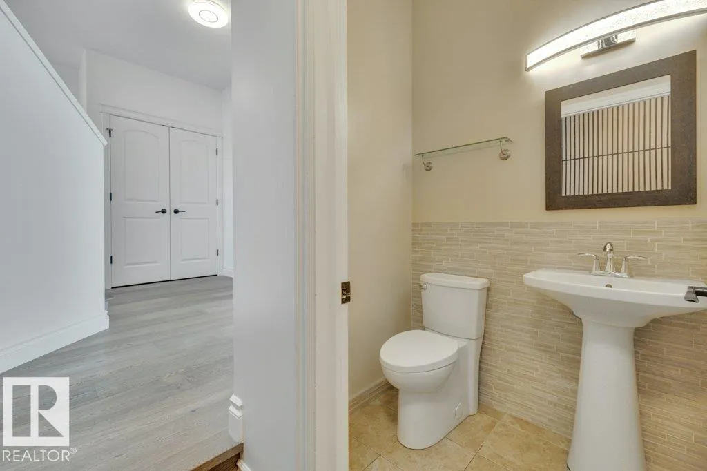 1 SOUTHFORK Close