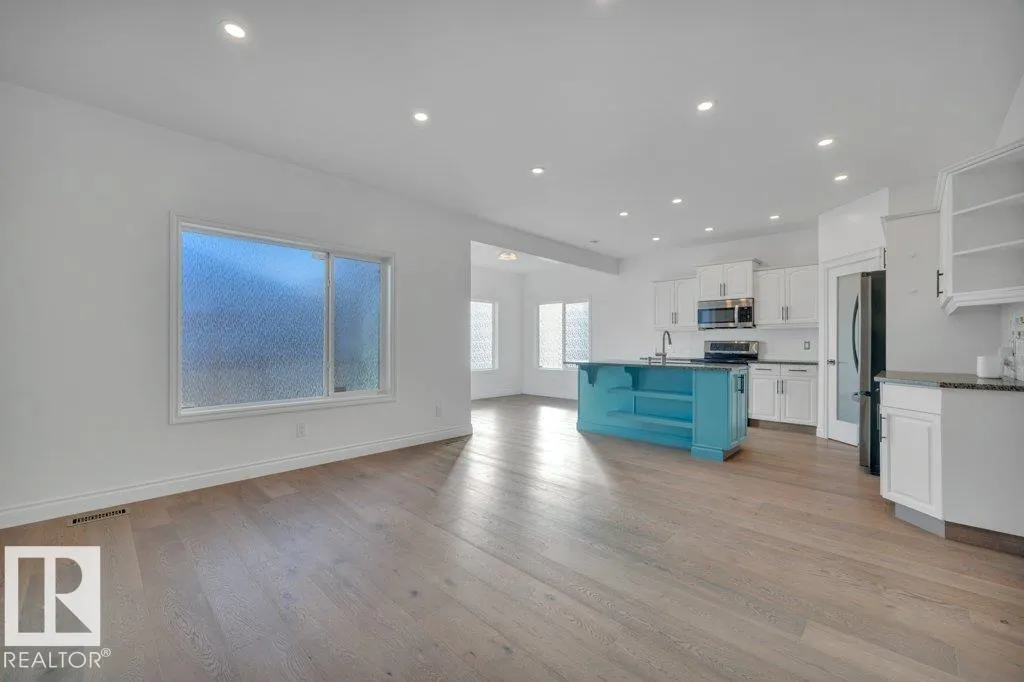 1 SOUTHFORK Close