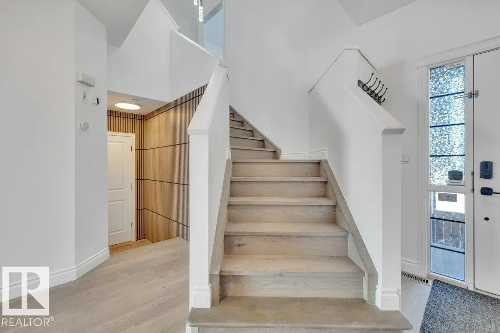1 SOUTHFORK Close