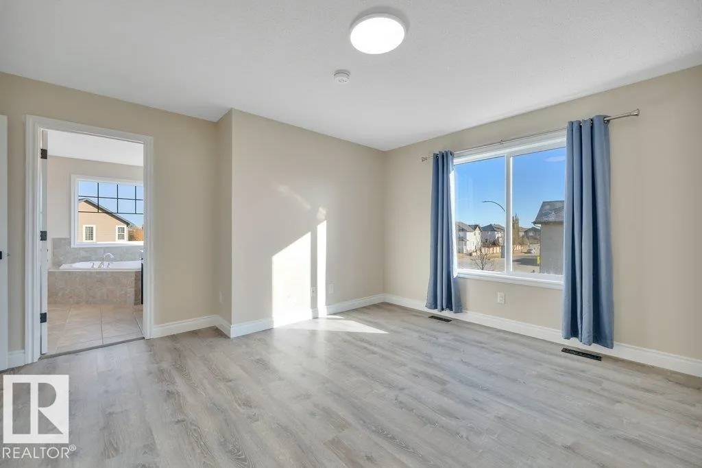 1 SOUTHFORK Close