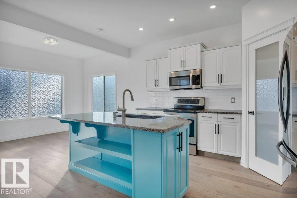 1 SOUTHFORK Close