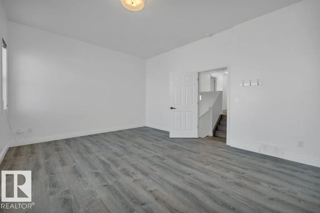 1 SOUTHFORK Close