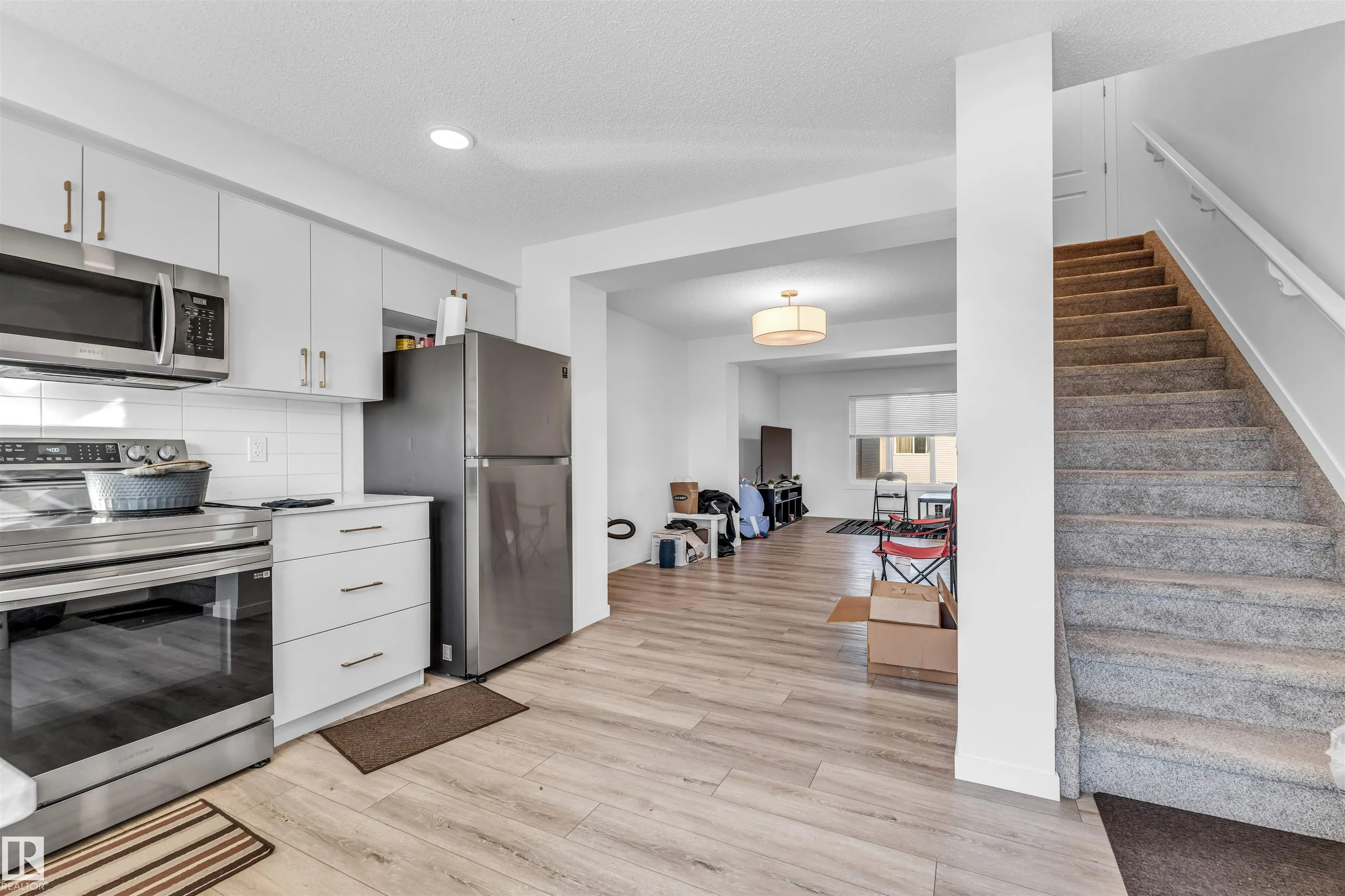1106 ASTER Boulevard