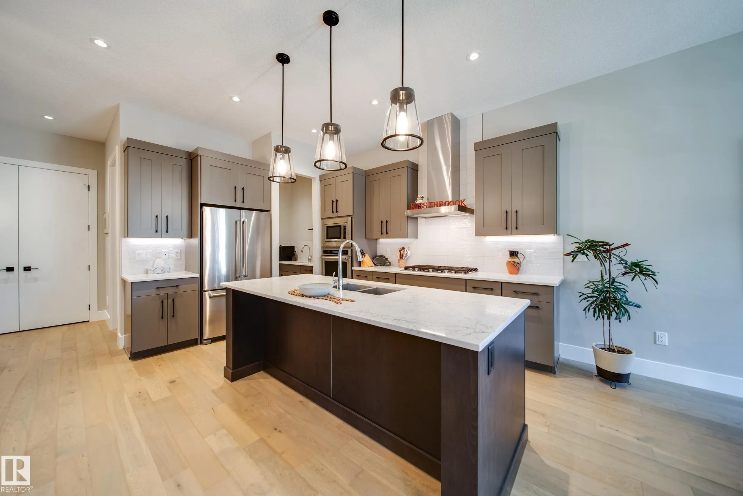 4605 KNIGHT Point(e)