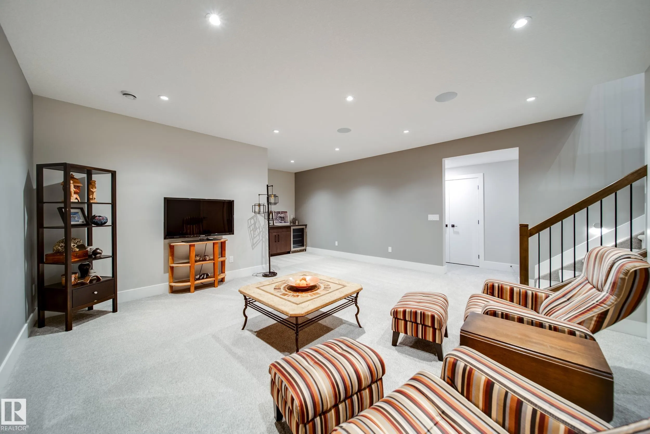4605 KNIGHT Point(e)