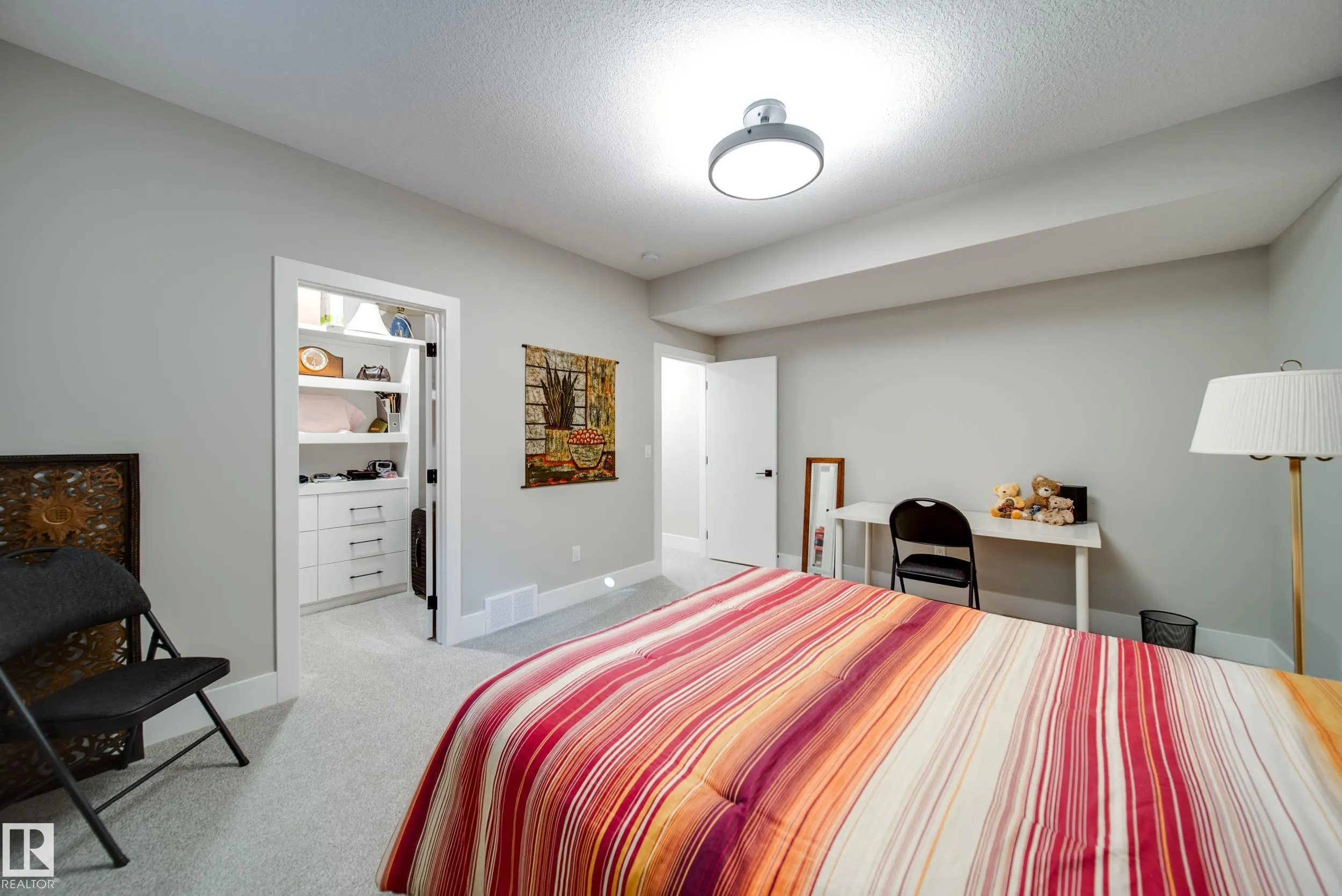 4605 KNIGHT Point(e)