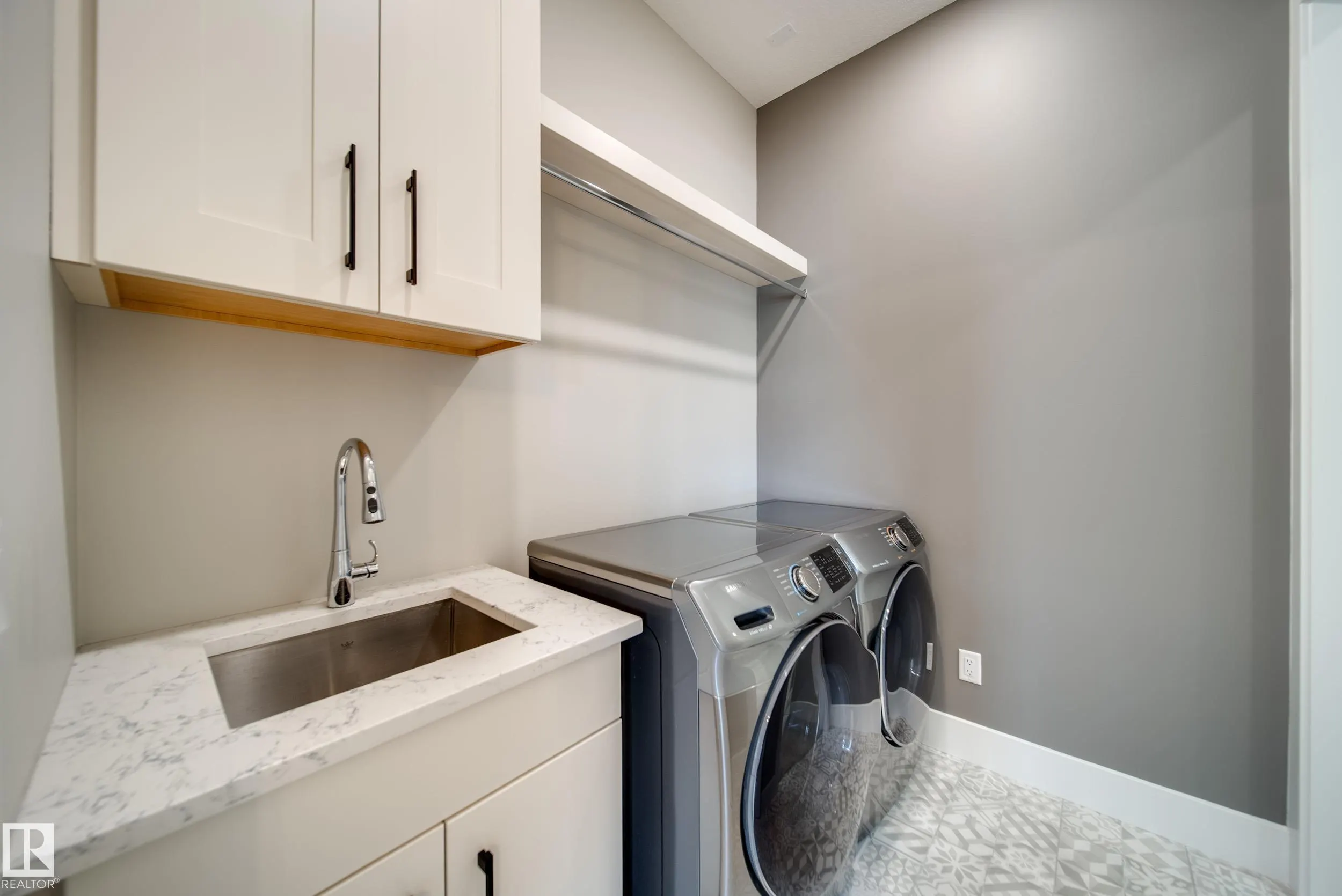 4605 KNIGHT Point(e)