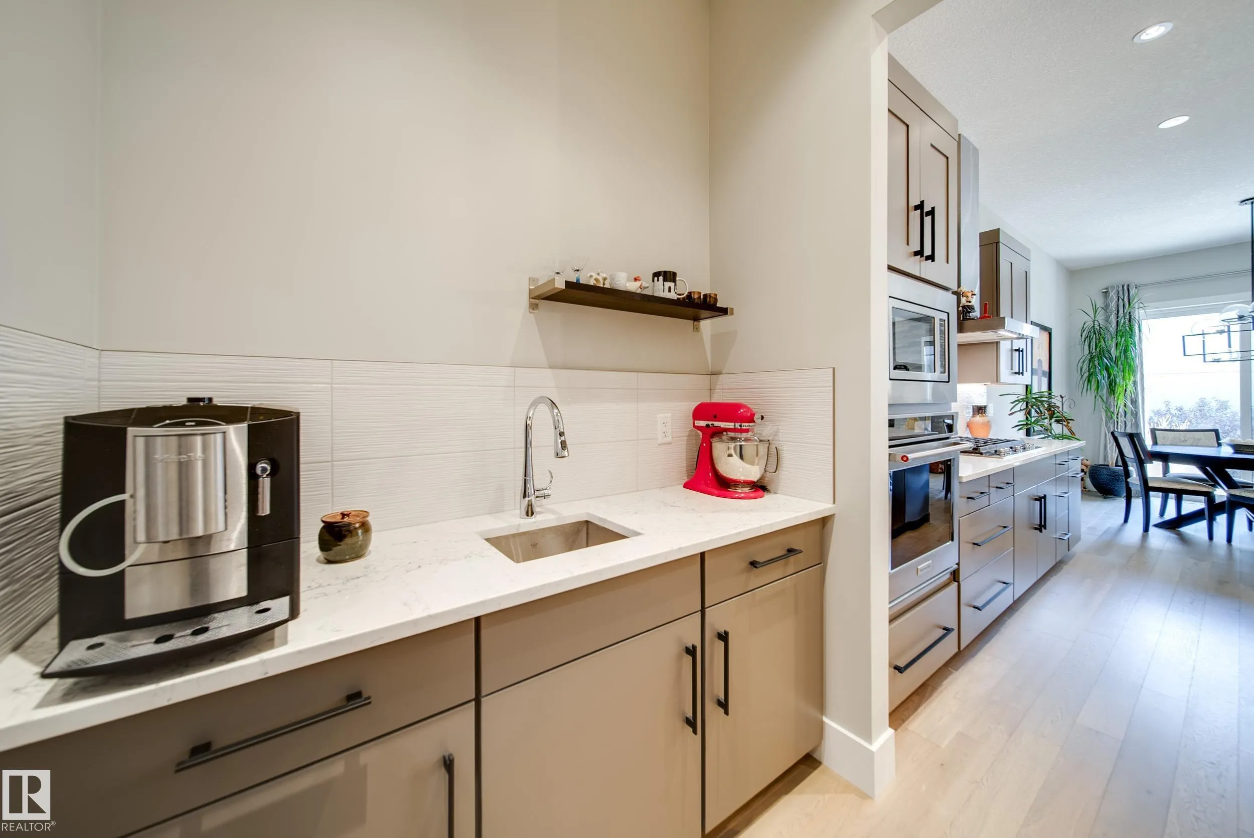 4605 KNIGHT Point(e)