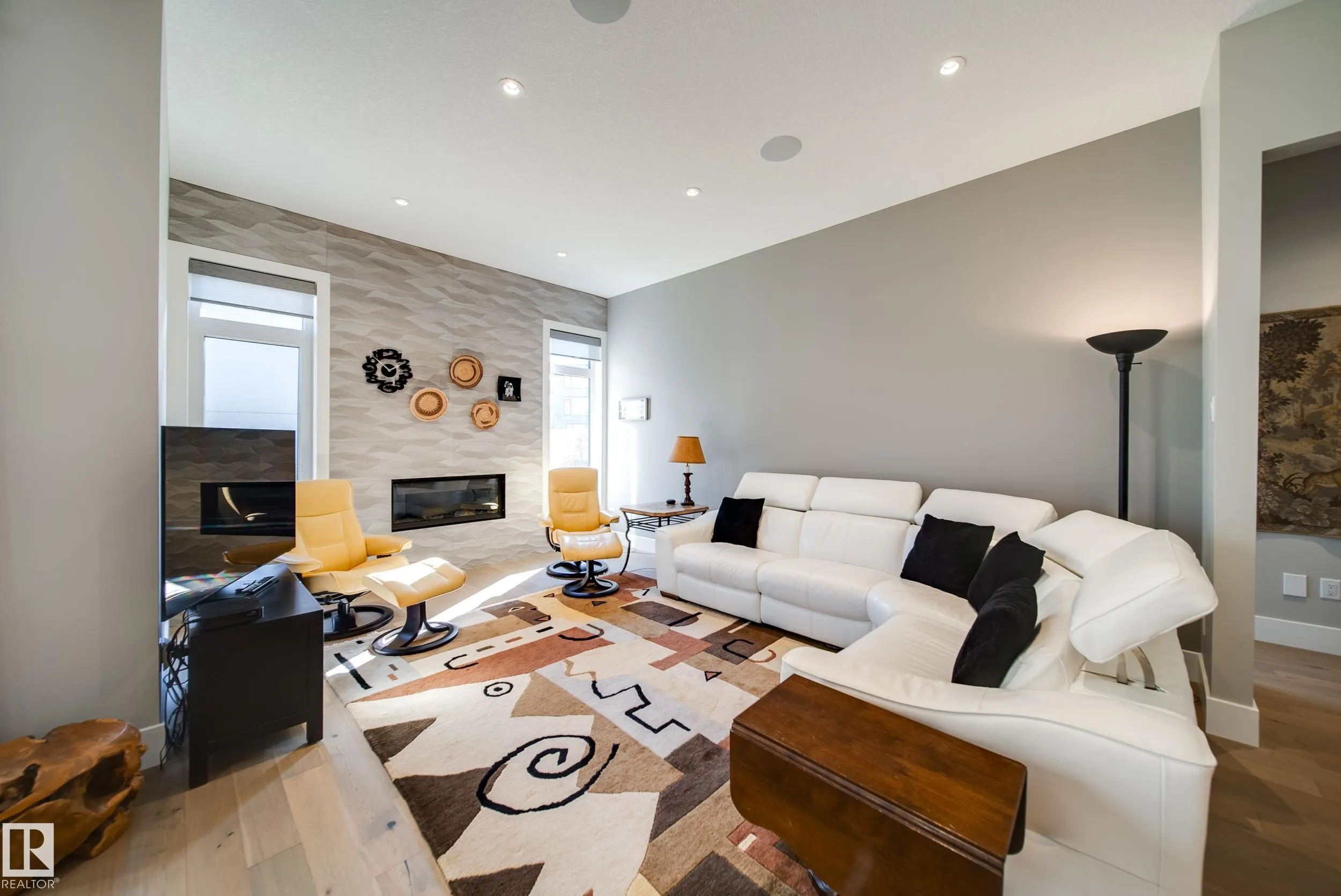 4605 KNIGHT Point(e)