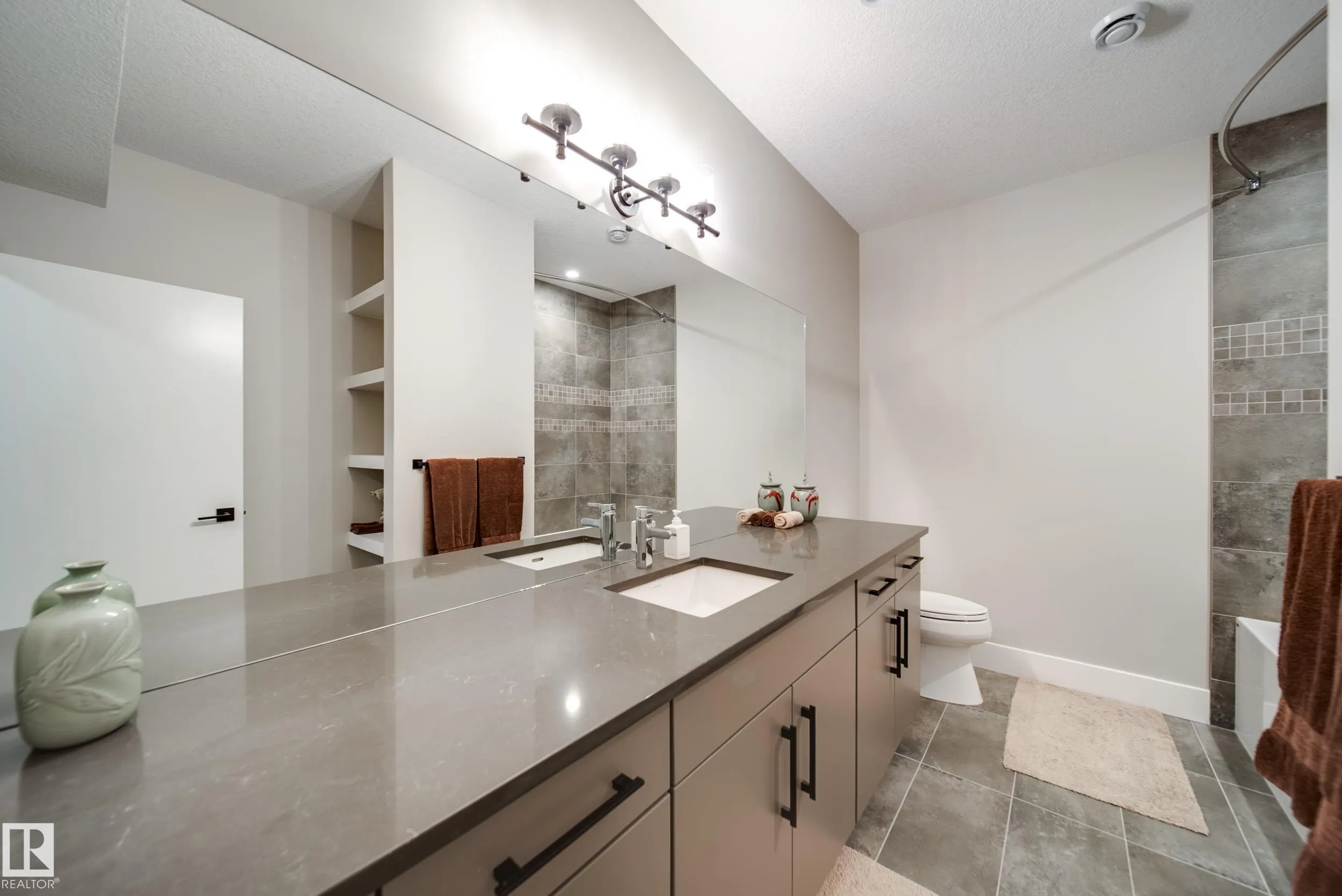 4605 KNIGHT Point(e)