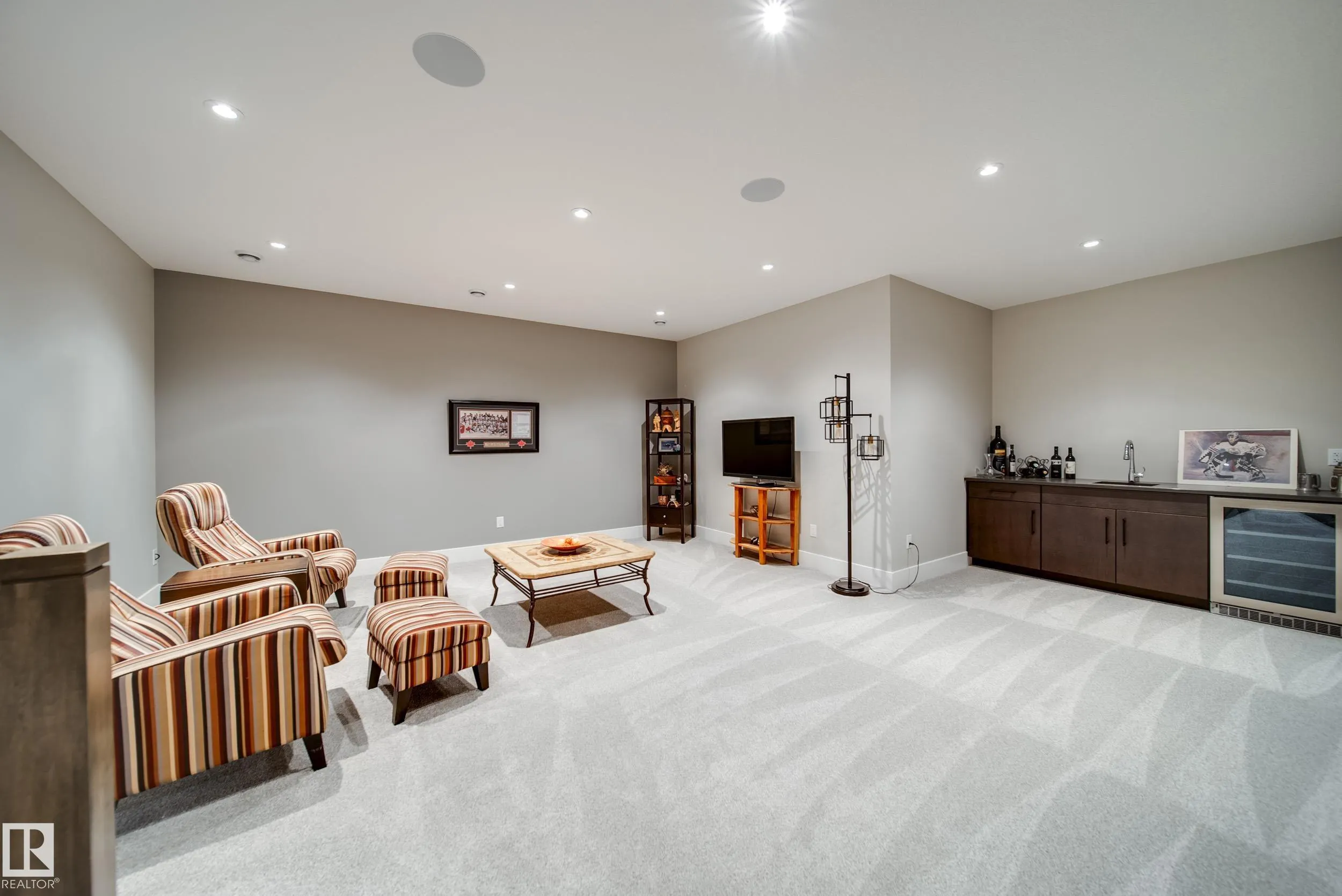 4605 KNIGHT Point(e)