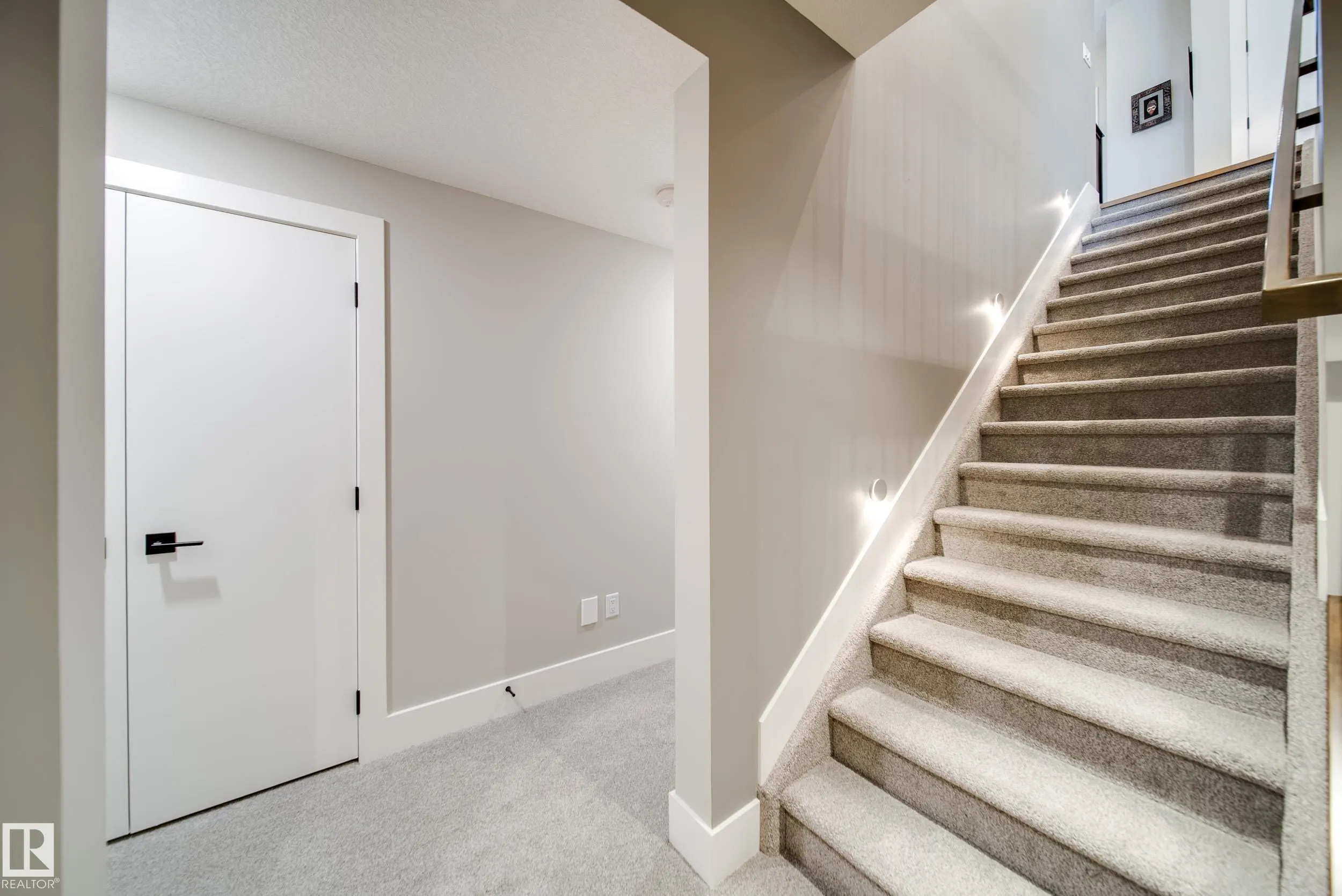 4605 KNIGHT Point(e)