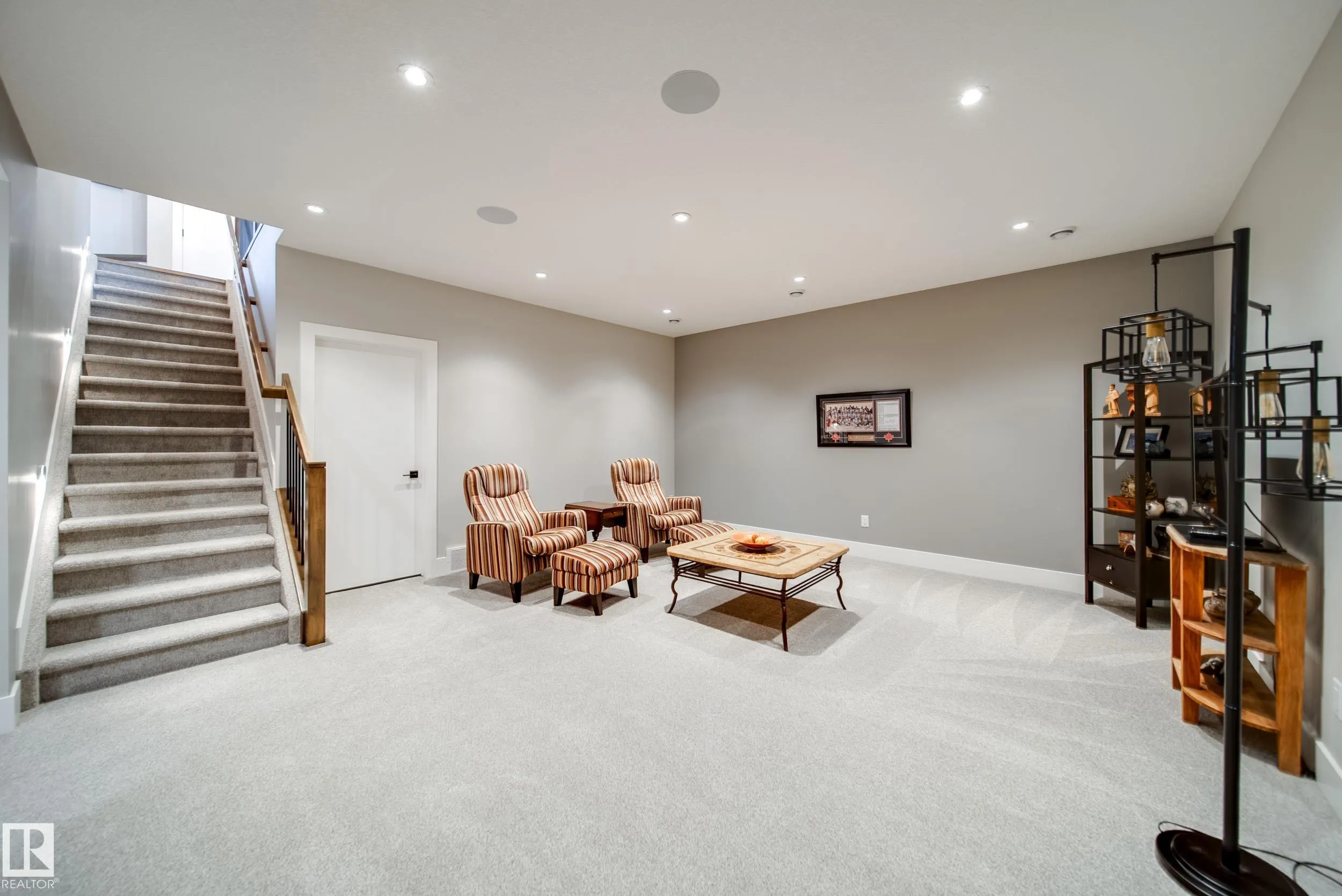 4605 KNIGHT Point(e)