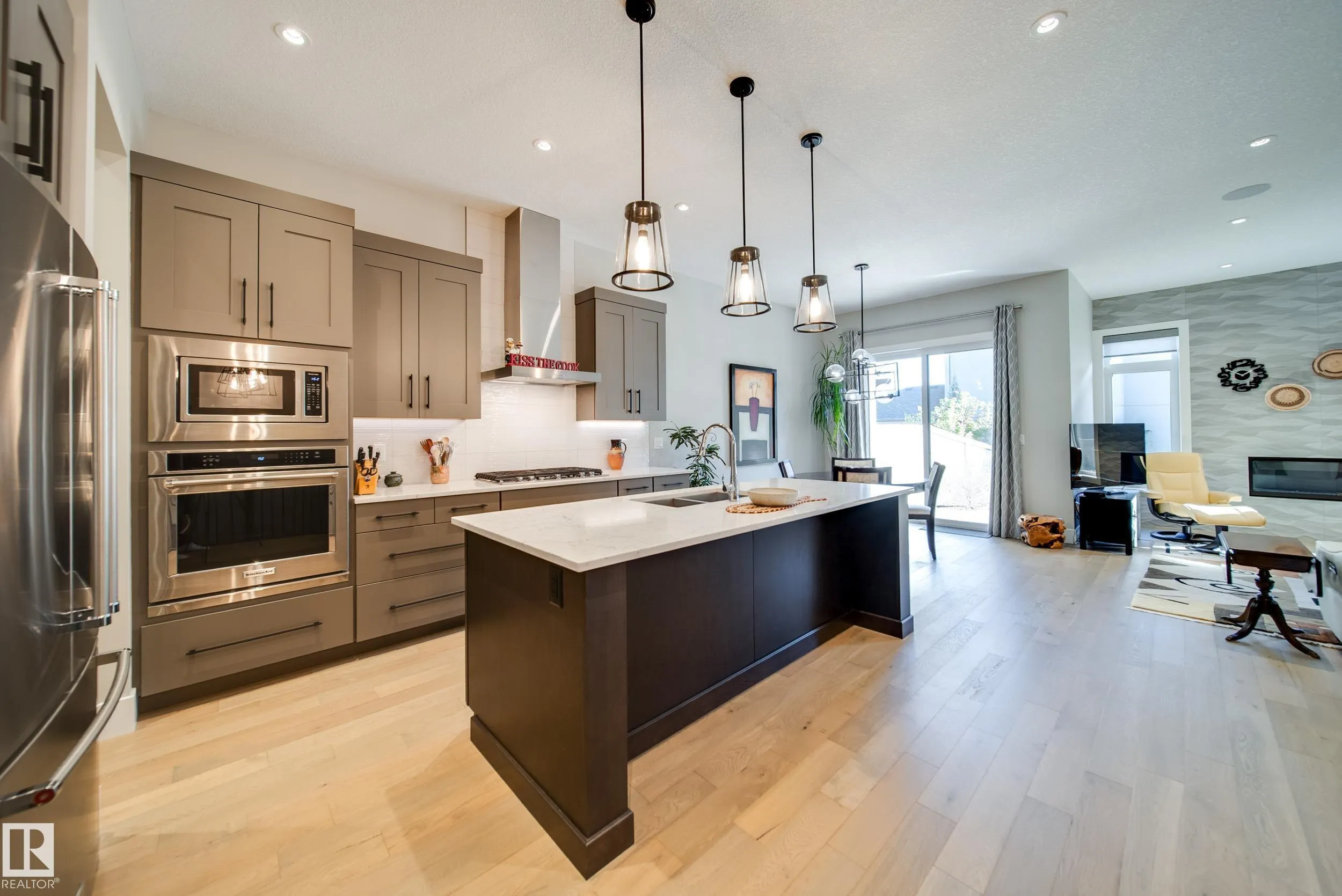 4605 KNIGHT Point(e)