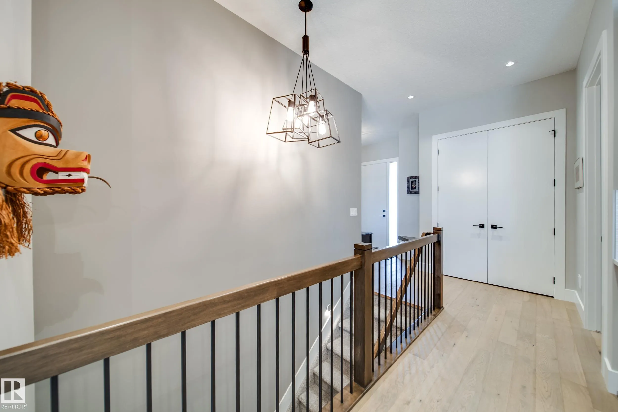 4605 KNIGHT Point(e)