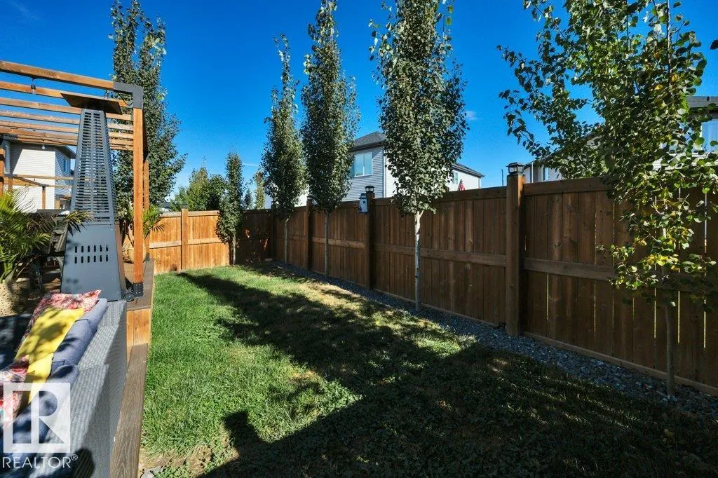 477 ROBERTS Crescent