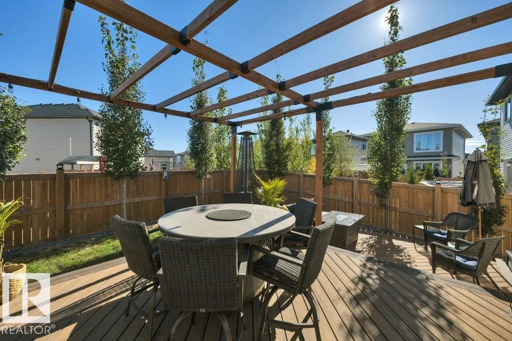 477 ROBERTS Crescent