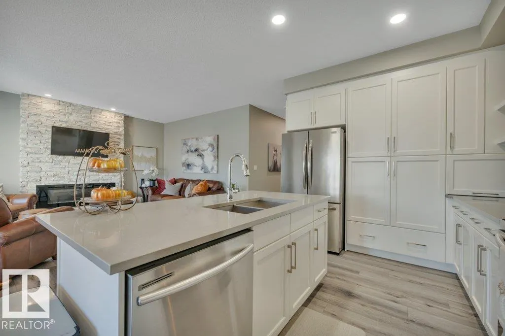 477 ROBERTS Crescent