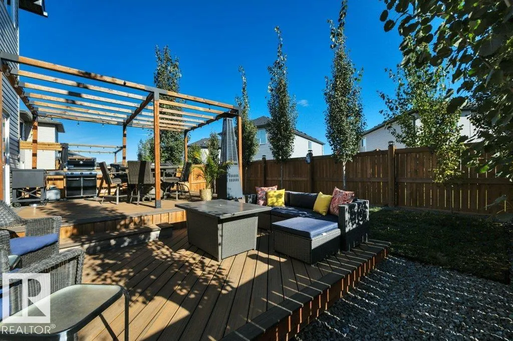 477 ROBERTS Crescent