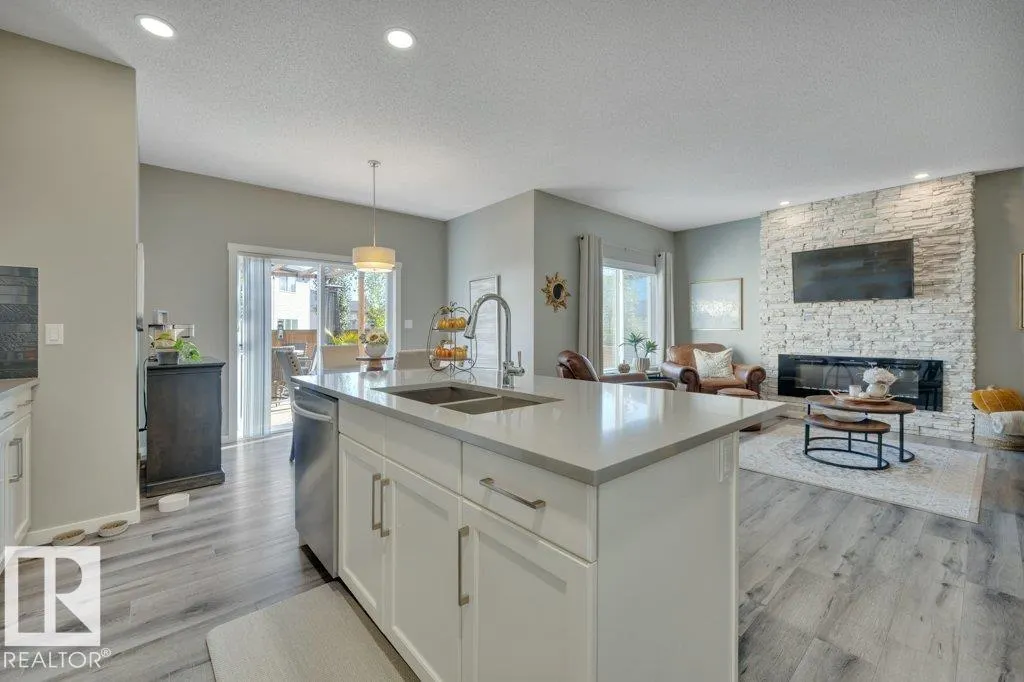 477 ROBERTS Crescent