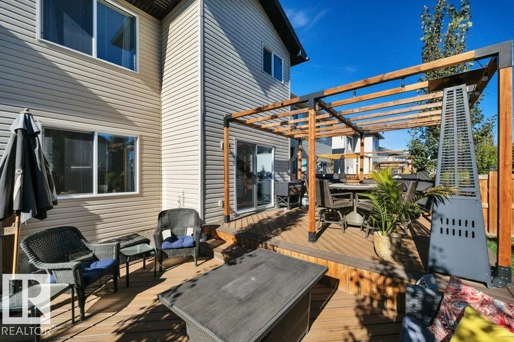 477 ROBERTS Crescent