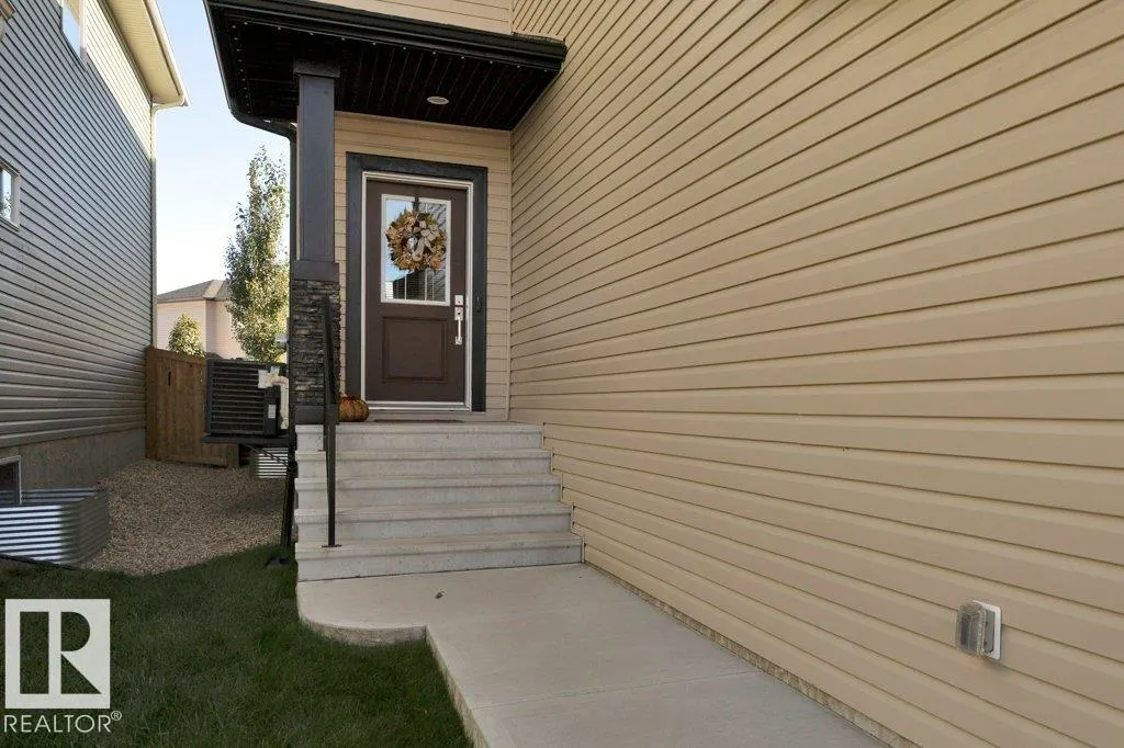 477 ROBERTS Crescent
