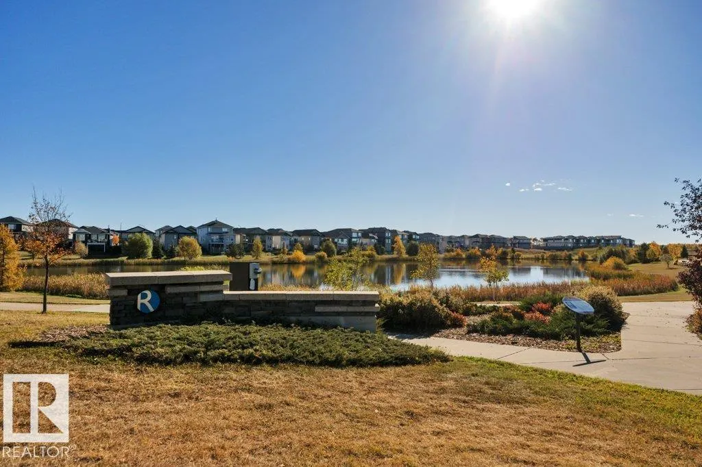 477 ROBERTS Crescent