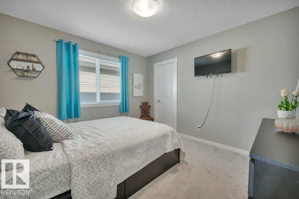 477 ROBERTS Crescent