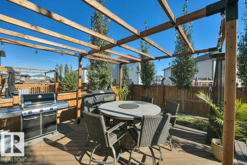 477 ROBERTS Crescent