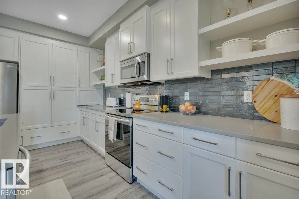 477 ROBERTS Crescent