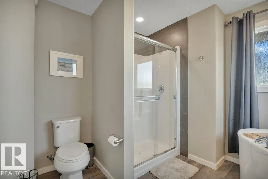 477 ROBERTS Crescent